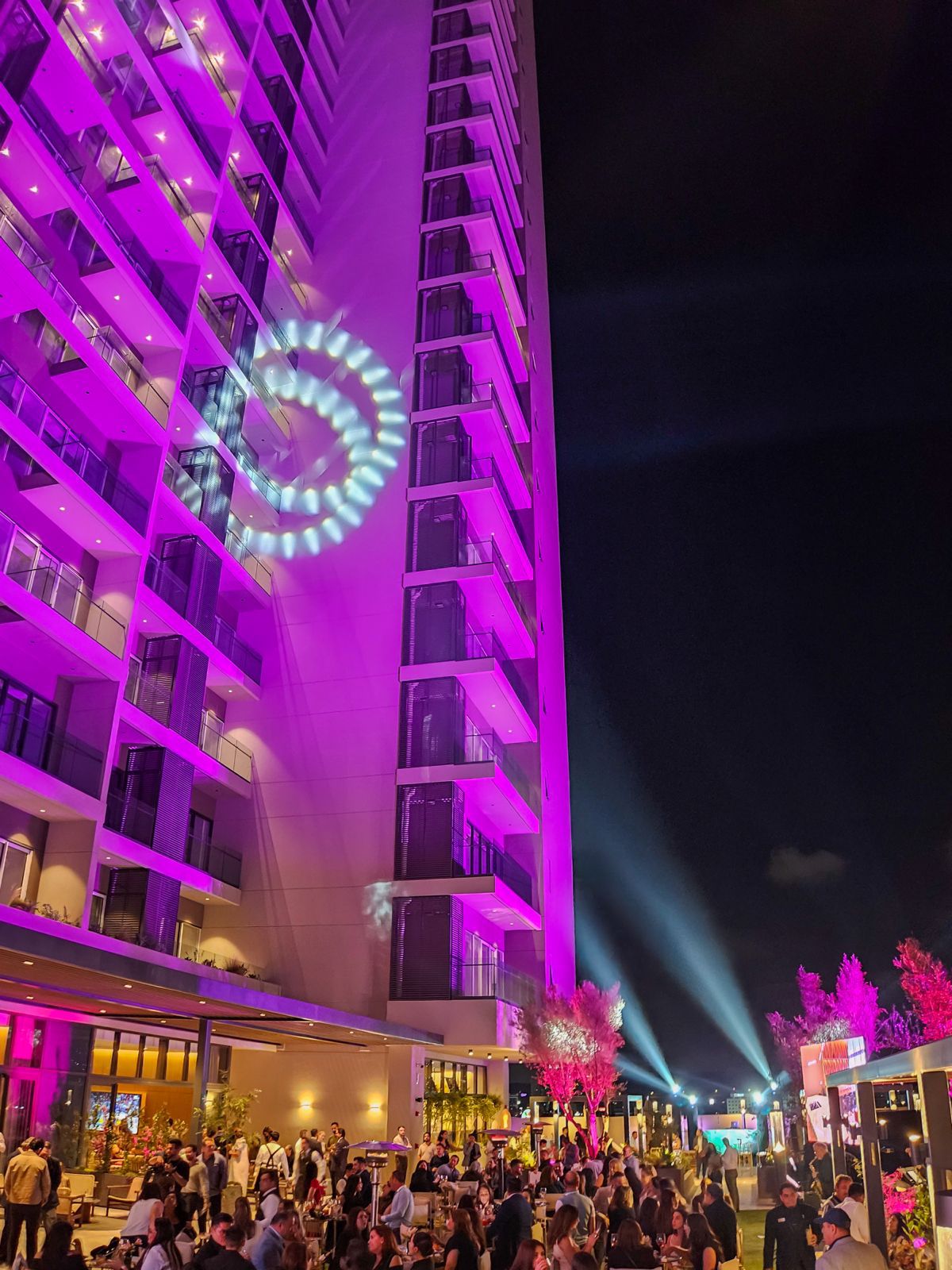 7d87caa8 7452 405e 8378 048f5738d314